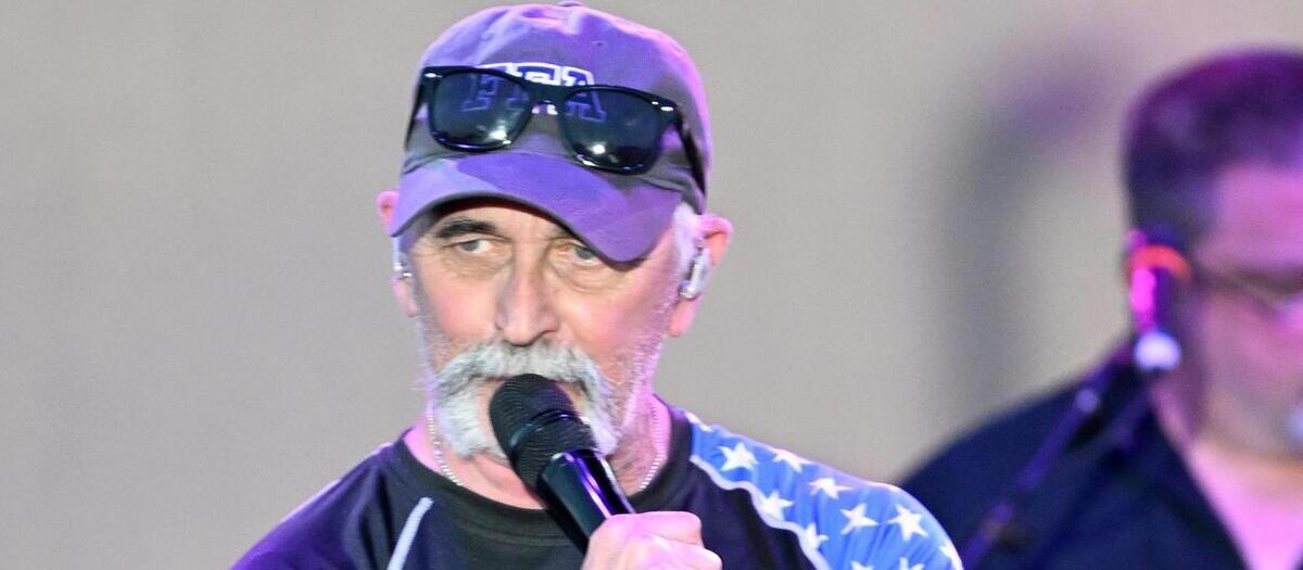 Aaron Tippin - Lori's Roadhouse