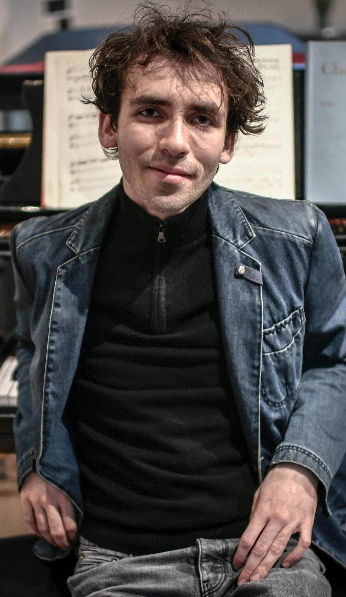 Alexandre Kantorow promotional image for upcoming events and ticket sales