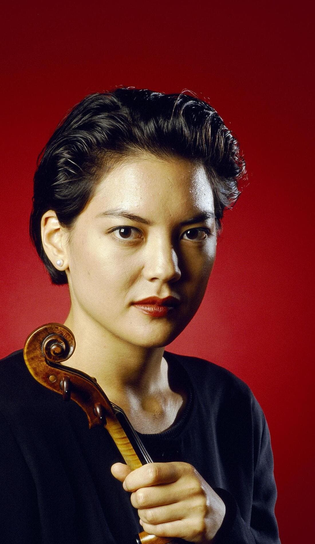 Anne Akiko Meyers promotional image for upcoming events and ticket sales