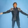 Barry Manilow image