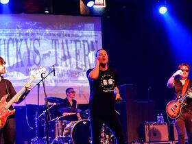 Candlebox with Sponge