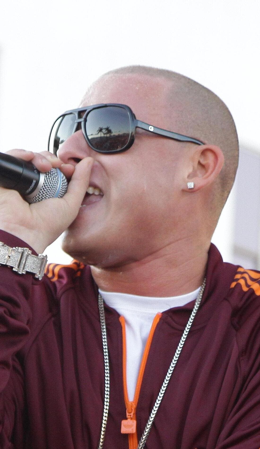Cosculluela promotional image for upcoming events and ticket sales