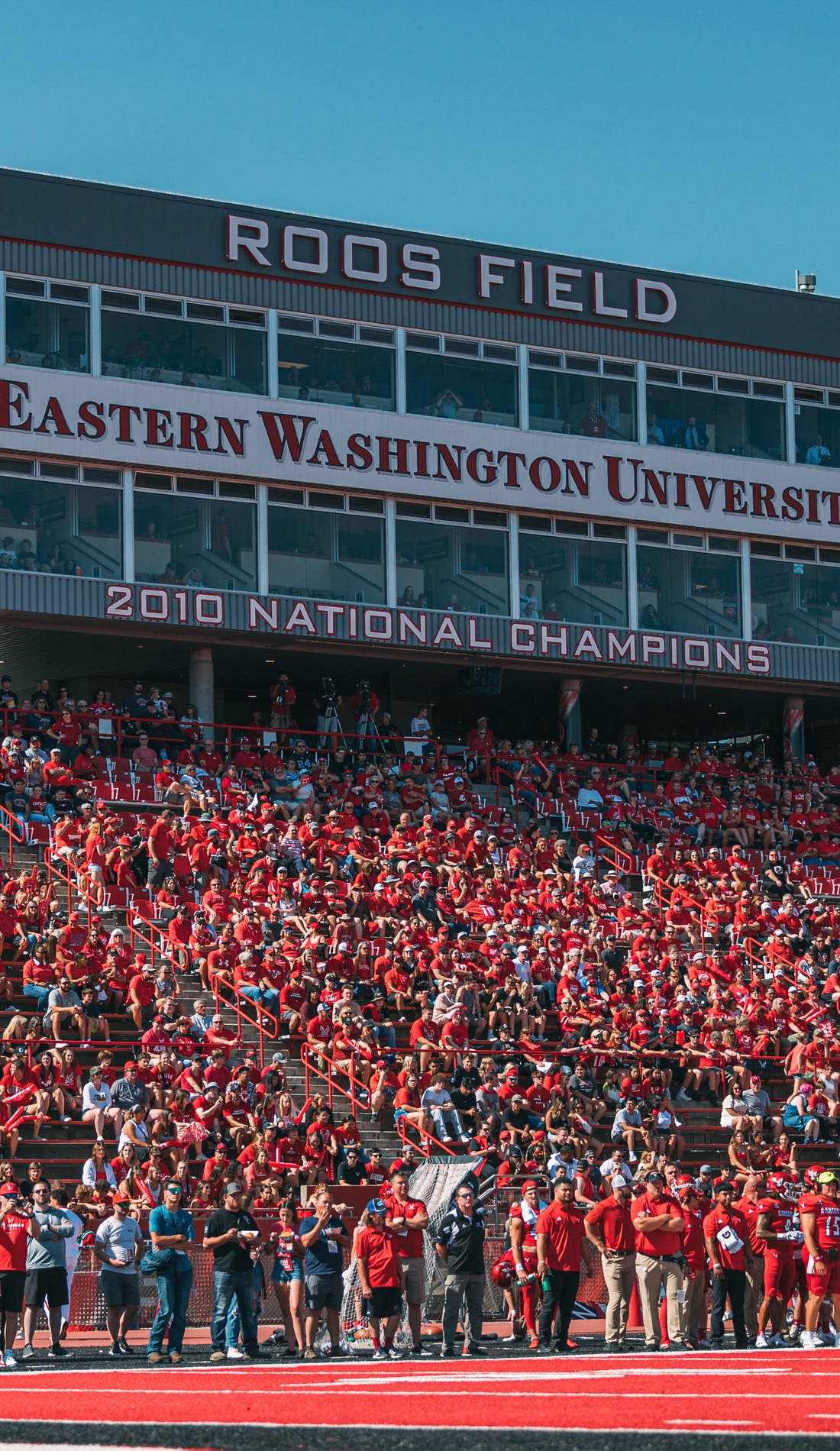 Vue d'un siège à un match Eastern Washington Eagles Football contre Florida Gators Football, montrant les équipes en action