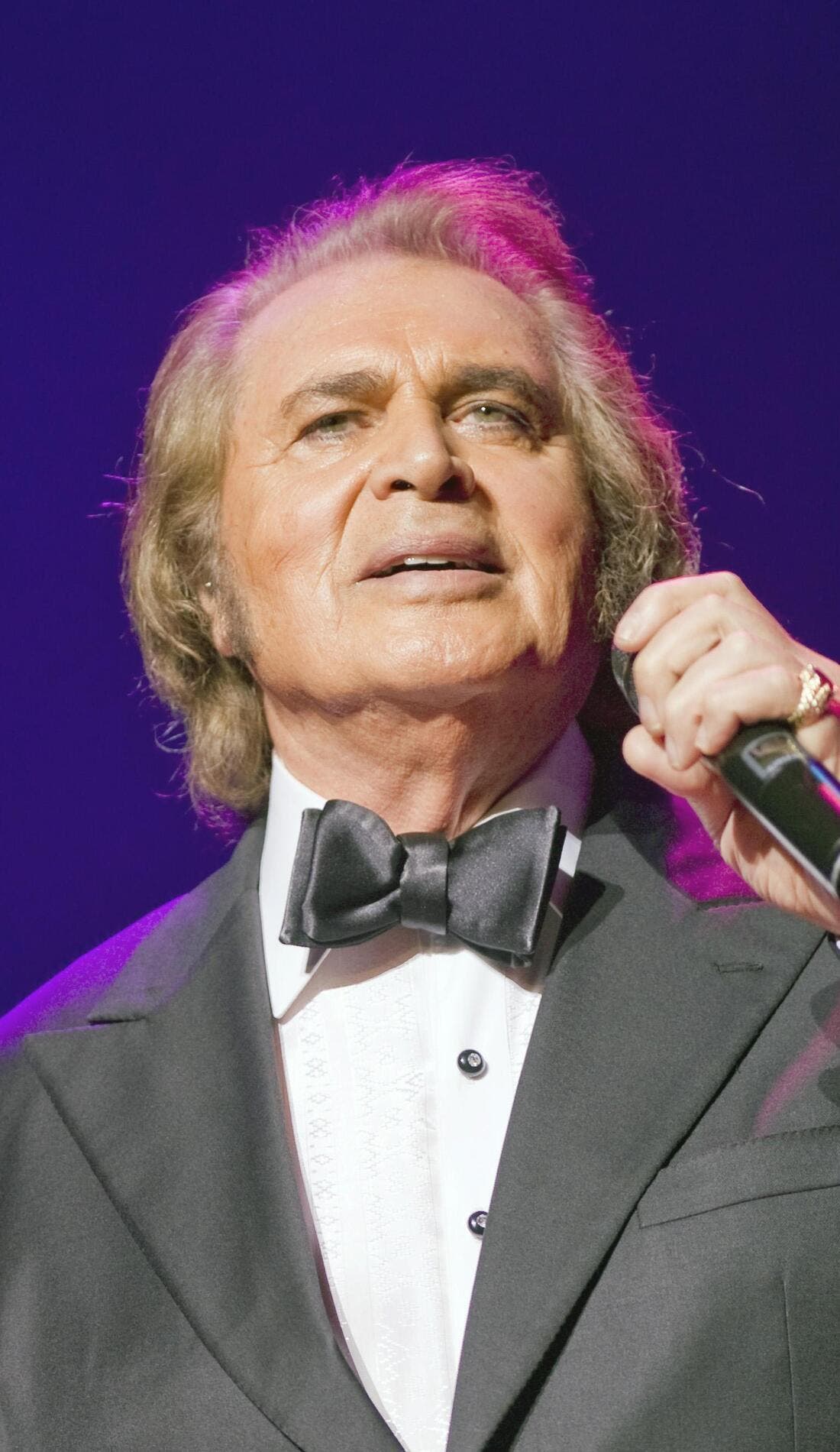 Engelbert Humperdinck Tickets & 2025 Concert Tour Dates | SeatGeek