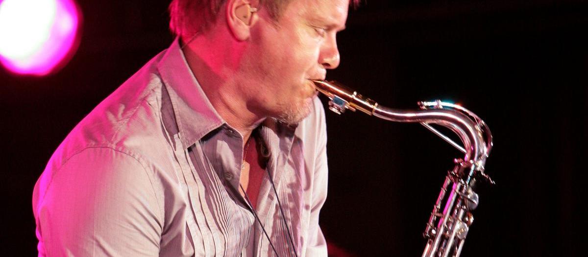 Euge Groove - Live at the Ludlow Garage