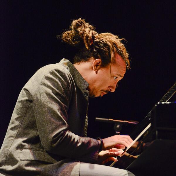 Gerald Clayton image