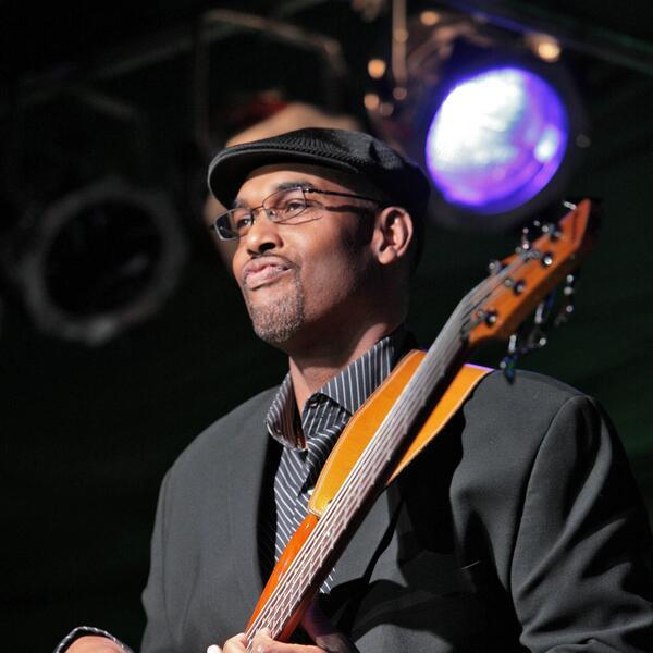 Gerald Veasley image