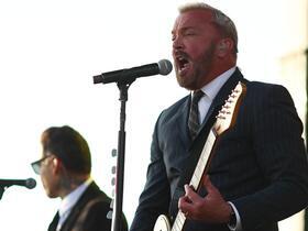 Goldfinger with Mustard Plug