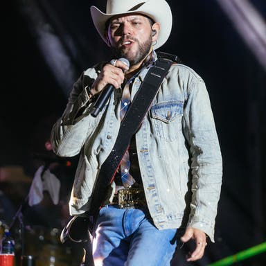 Promotional image of Duelo