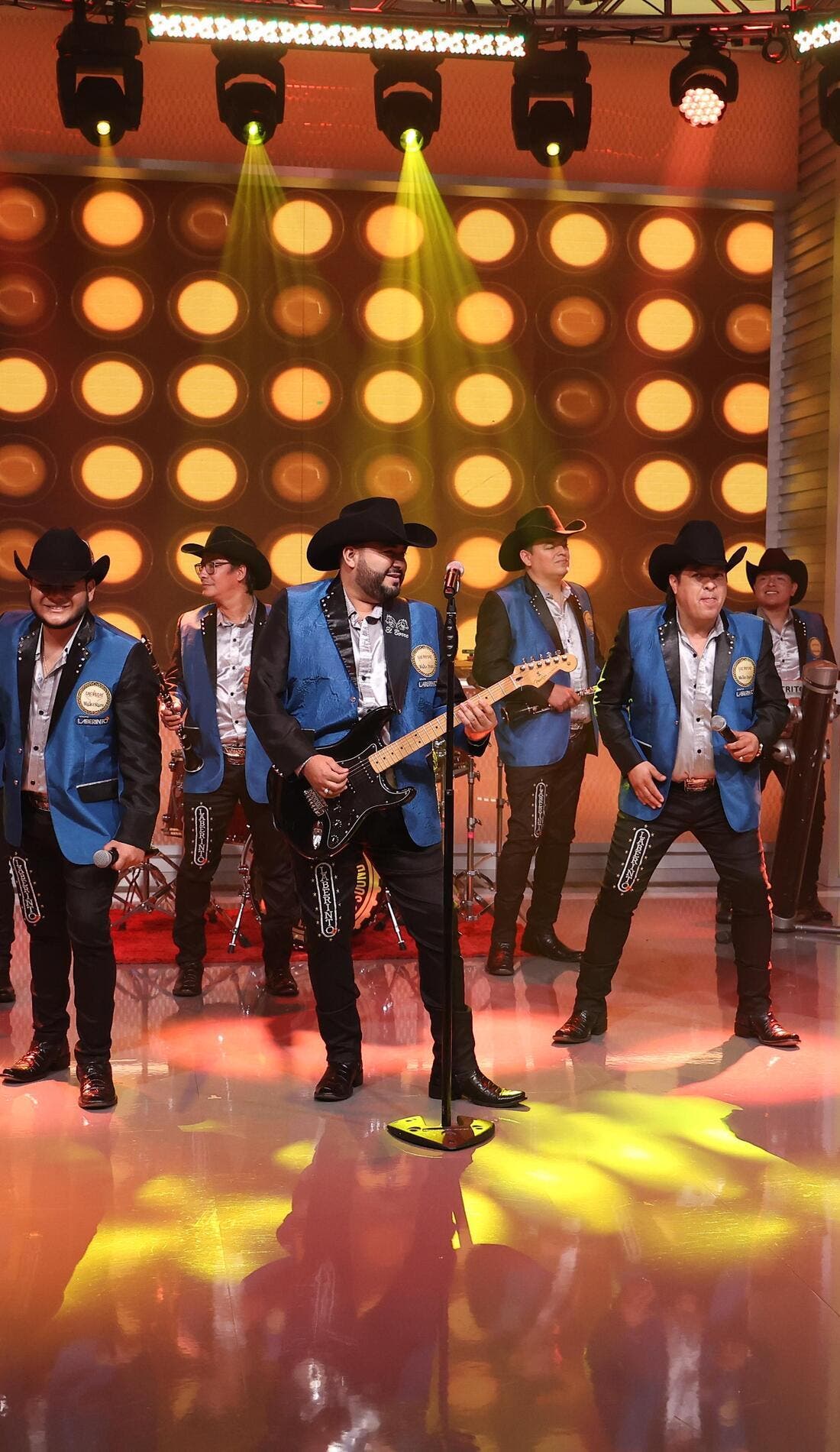 Grupo Laberinto promotional image for upcoming events and ticket sales