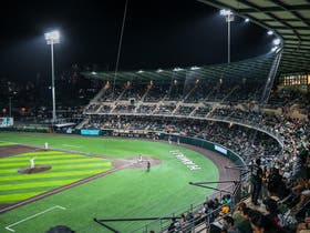 Hawaii Rainbow Warriors Baseball à Les Murakami Stadium