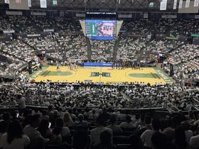 Hawaii Rainbow Warriors Mens Basketball à Bankoh Arena at Stan Sheriff Center