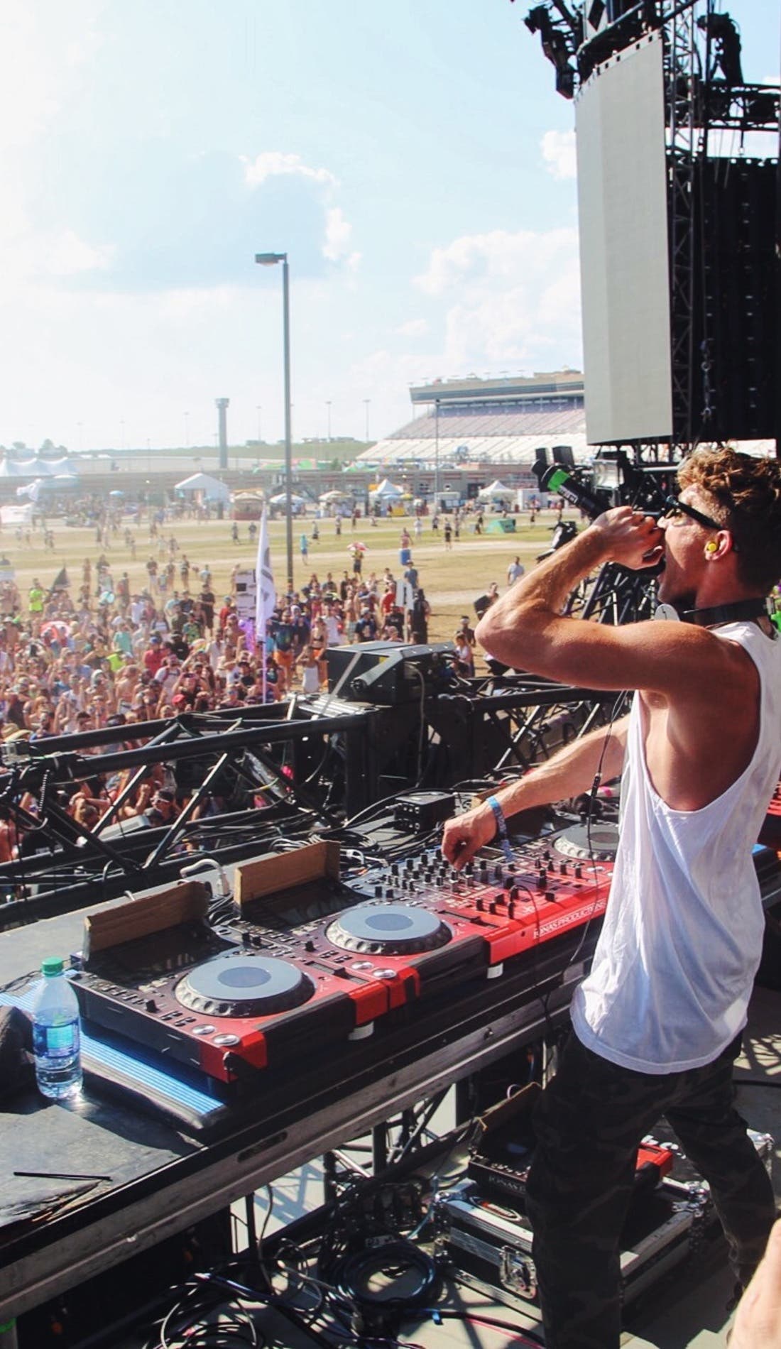 Herobust promotional image for upcoming events and ticket sales