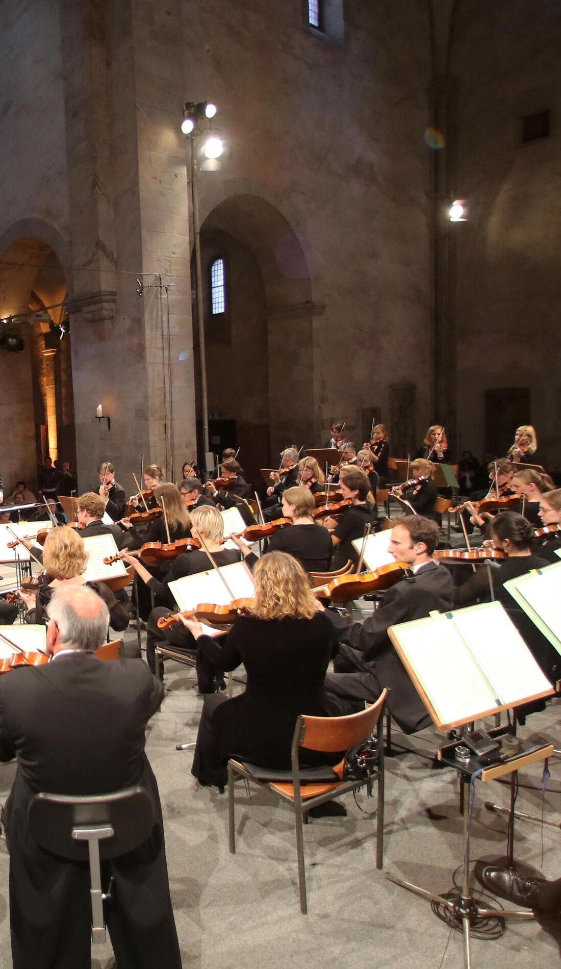 hr-Sinfonieorchester promotional image for upcoming events and ticket sales