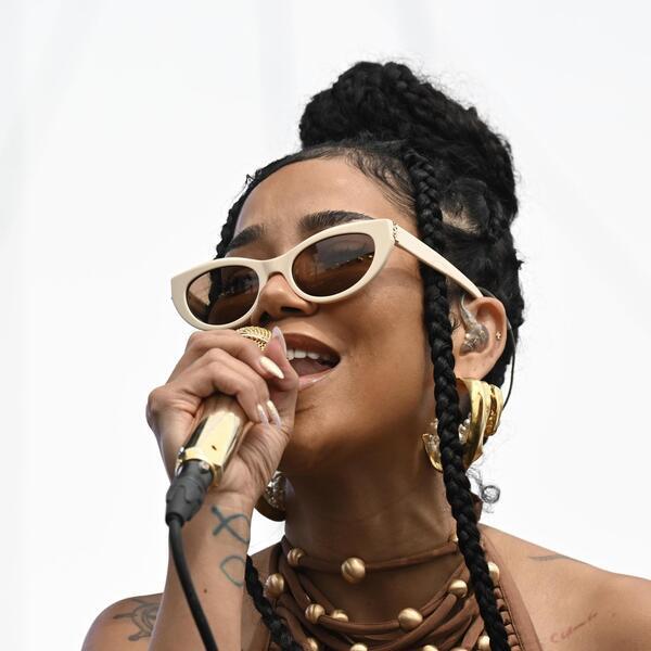 aiko会報 960px-Jhené_Aiko_(28652537575).jpg