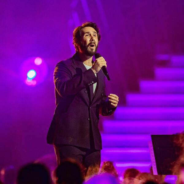 Josh Groban image