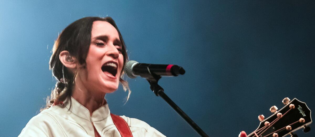Julieta Venegas - Channel 24 - Sacramento