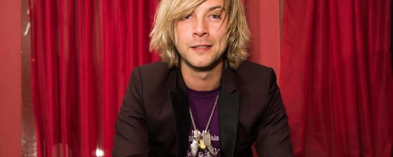 Keith Harkin at Cafe 11