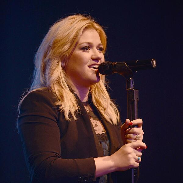 Kelly Clarkson image