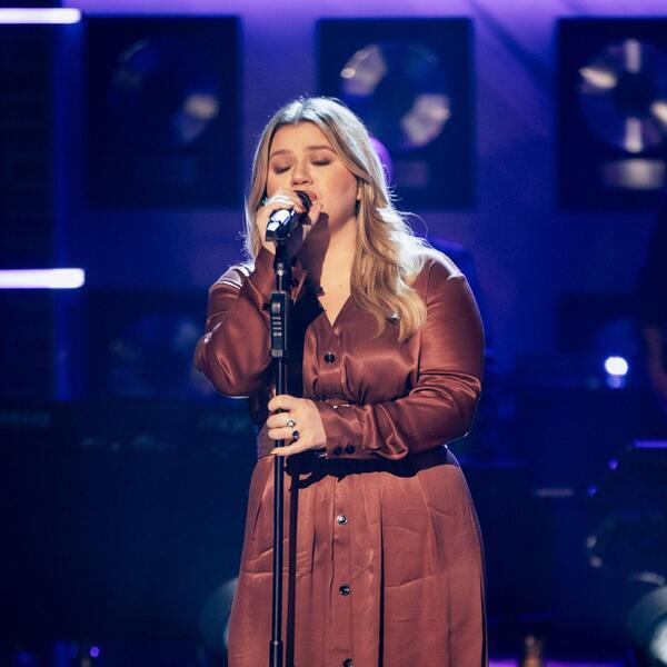 Kelly Clarkson image