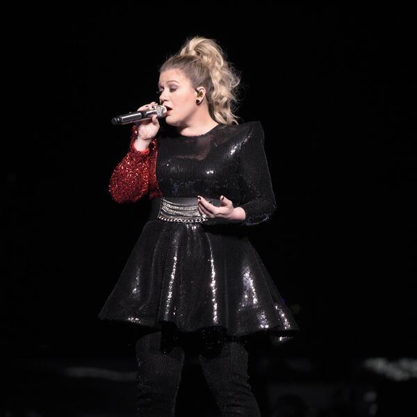 Kelly Clarkson image
