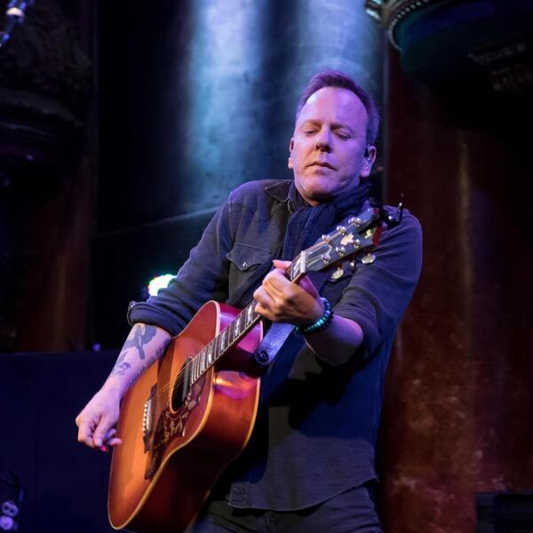 Kiefer Sutherland image