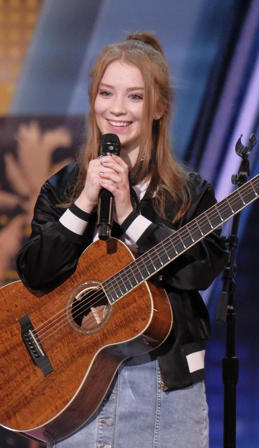 Lauren Weintraub promotional image for upcoming events and ticket sales