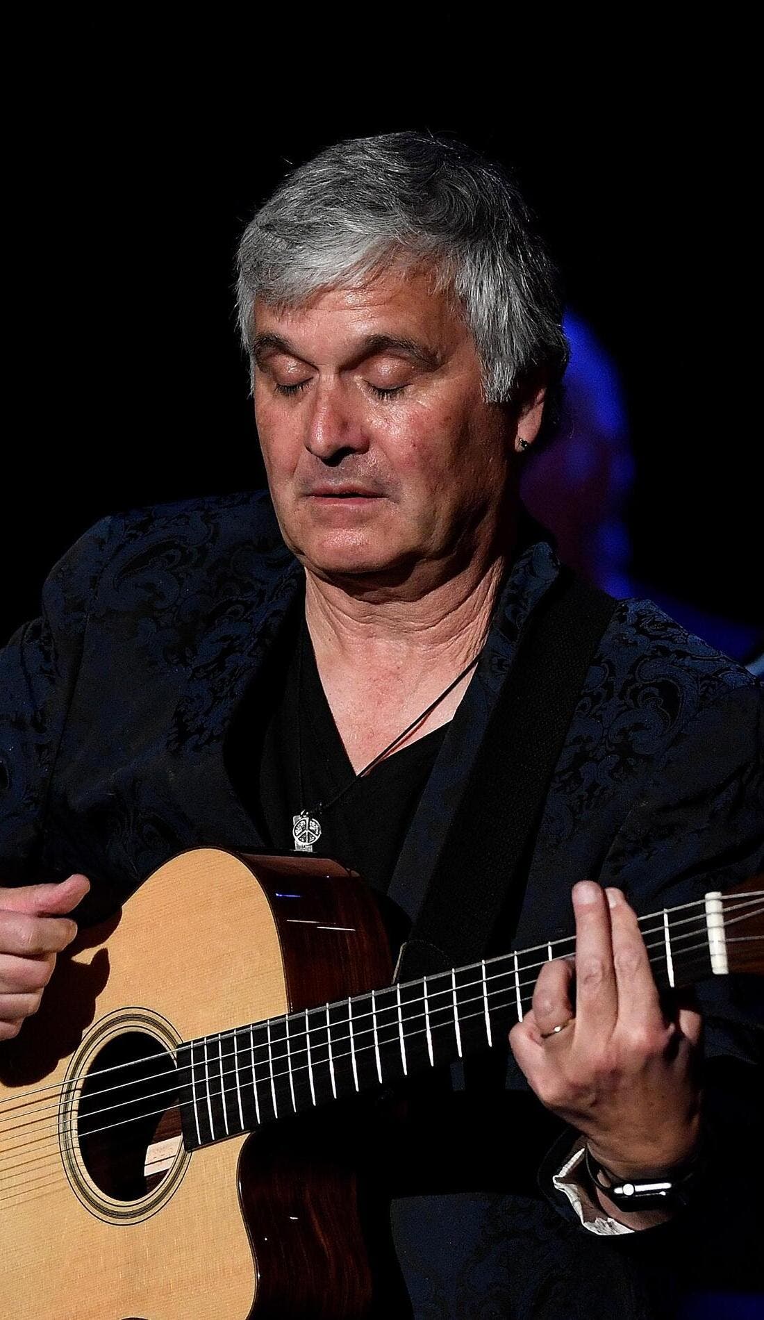 Laurence Juber promotional image for upcoming events and ticket sales