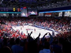 Liberty Flames Mens Basketball à Liberty Arena