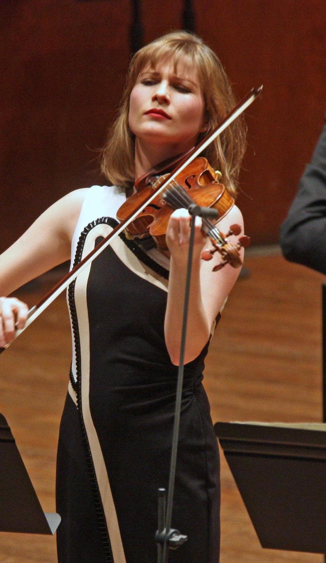 Lisa Batiashvili promotional image for upcoming events and ticket sales