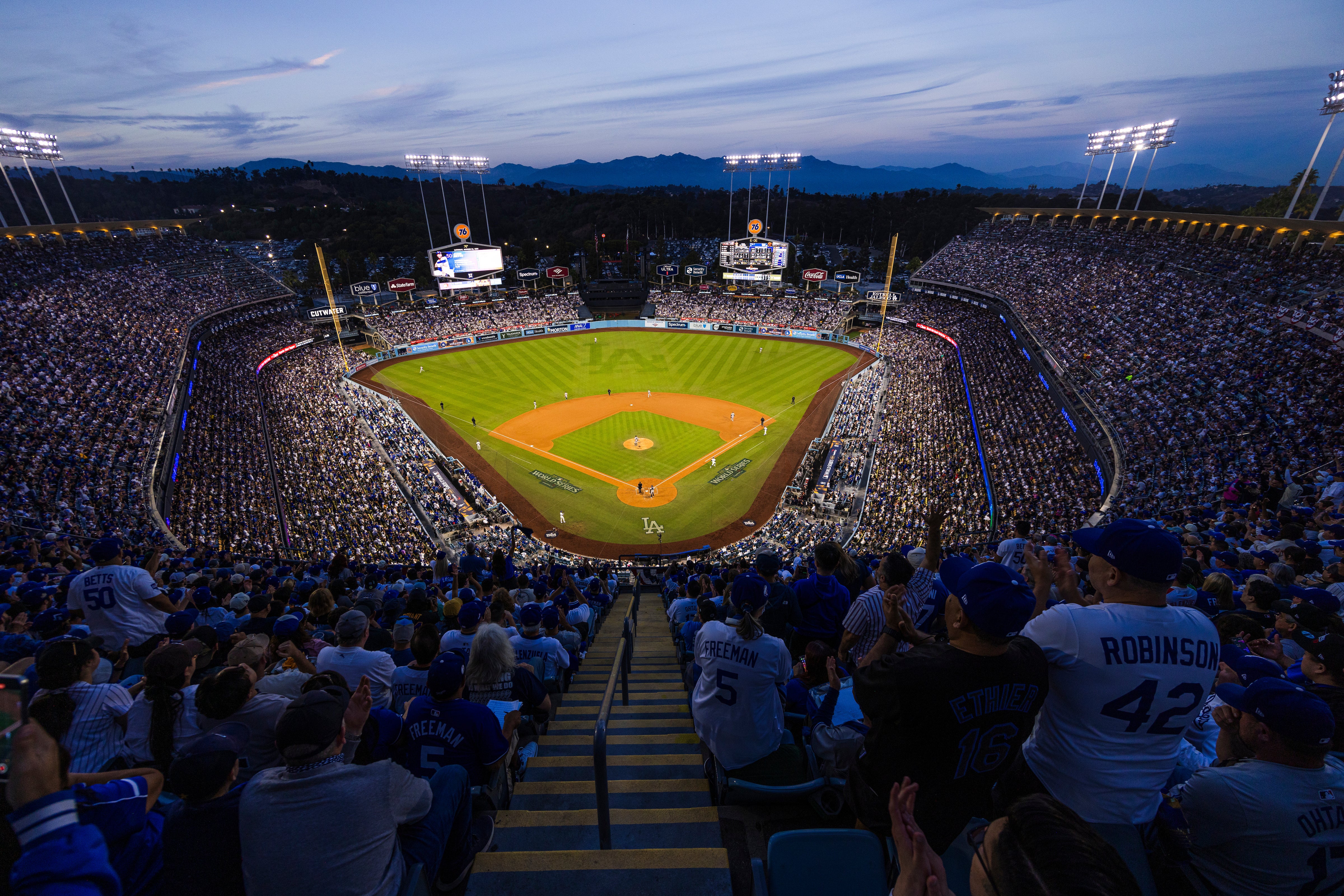レア品‼️Dodgers Stadium のスノードーム‼️ 充実の品 Dodgers のスノードーム stadium 記念グッズ - 記念グッズ