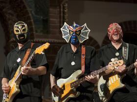 Los Straitjackets