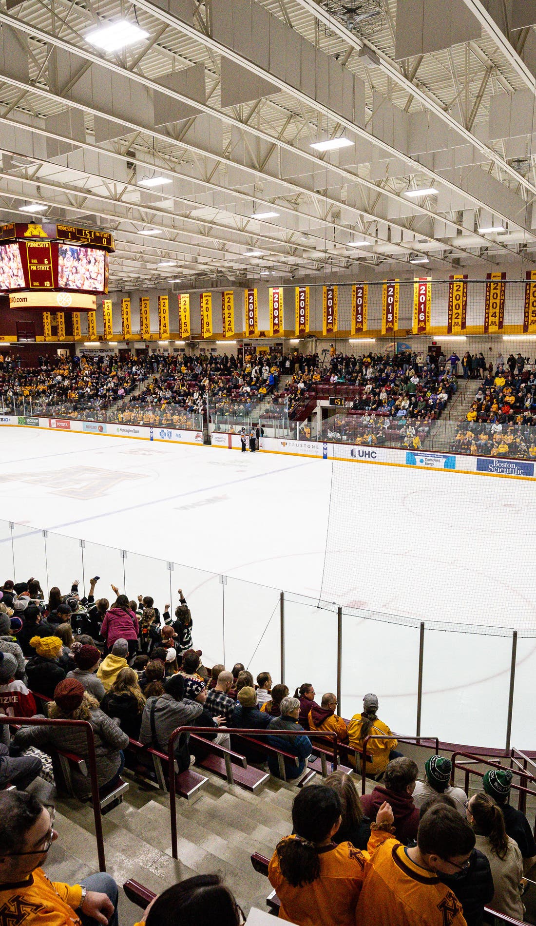 Minnesota Golden Gophers Womens Hockey promotional image for upcoming events and ticket sales