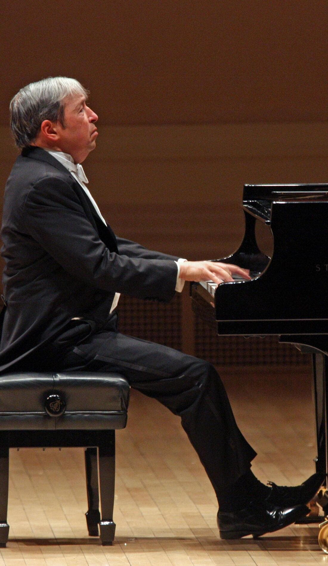 Murray Perahia promotional image for upcoming events and ticket sales