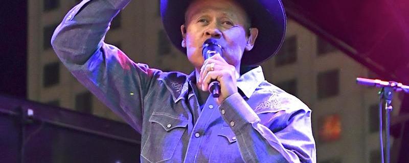 Neal McCoy at Billy Bobs