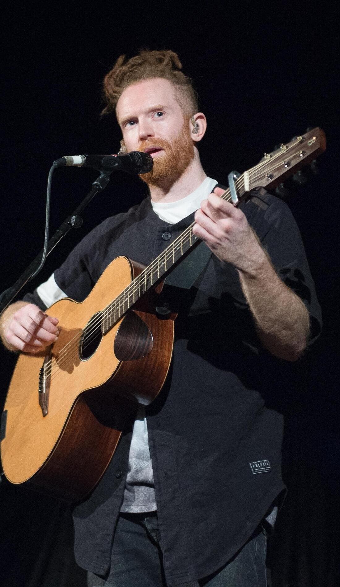 Newton Faulkner promotional image for upcoming events and ticket sales