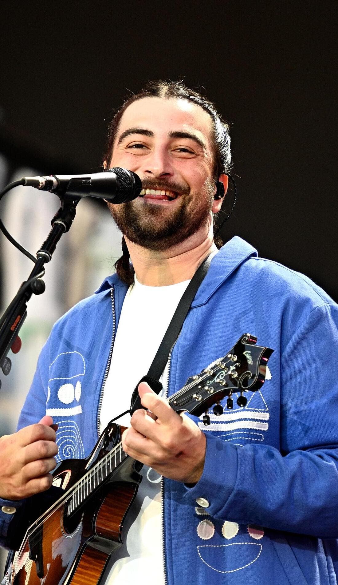 Noah Kahan promotional image for upcoming events and ticket sales in Chicago