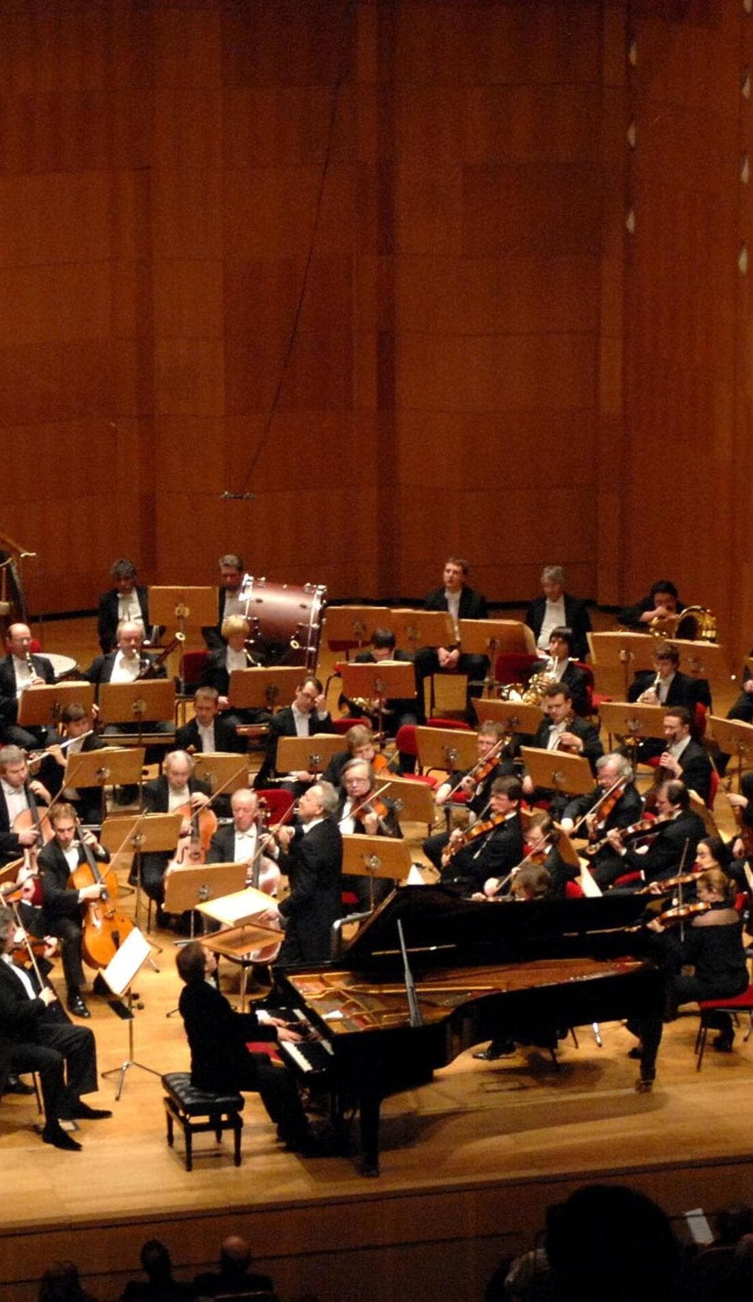 Orchestre Philharmonique de St-Petersbourg promotional image for upcoming events and ticket sales