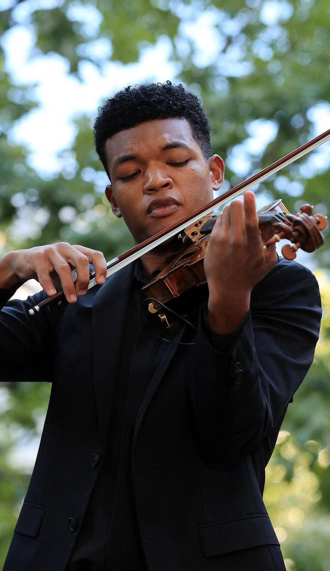 Randall Goosby, violin promotional image for upcoming events and ticket sales