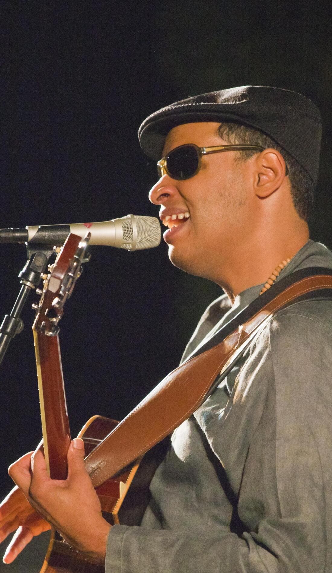 Raul Midon promotional image for upcoming events and ticket sales