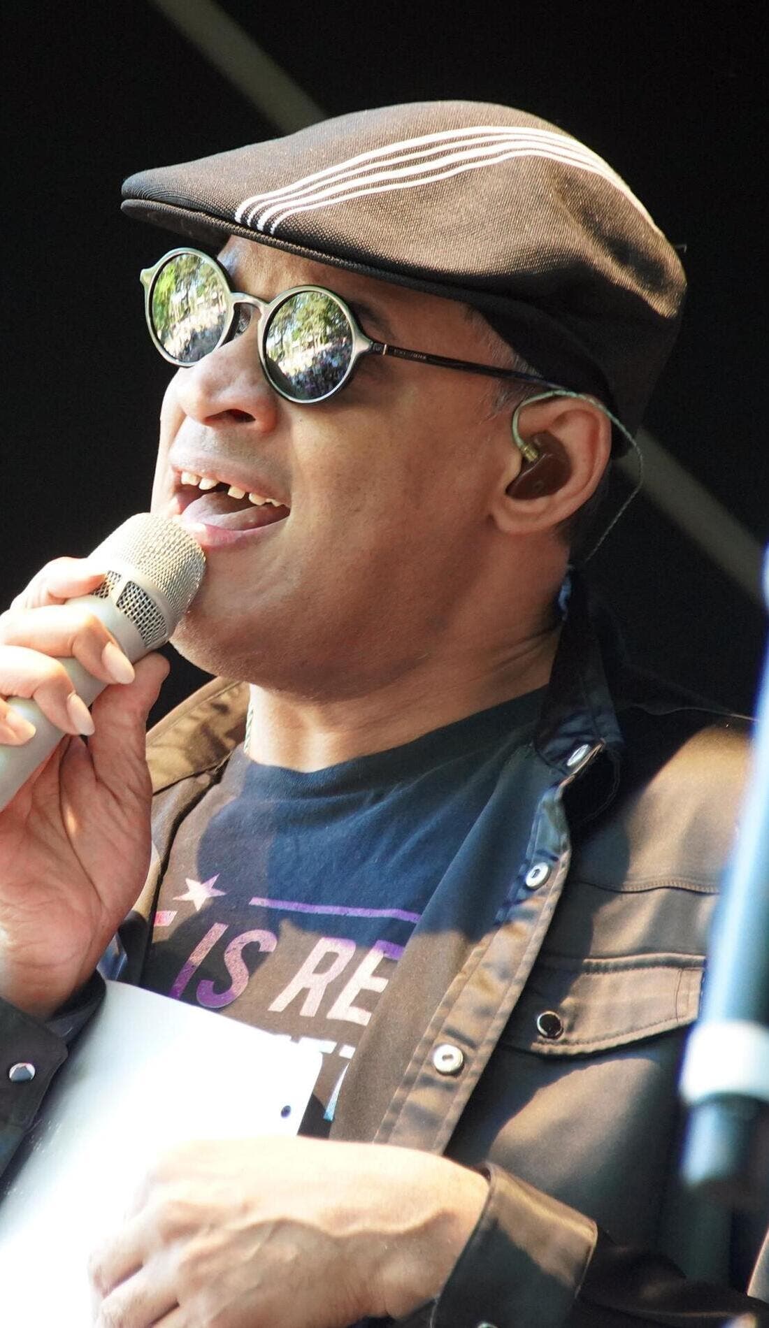 Raul Midon promotional image for upcoming events and ticket sales