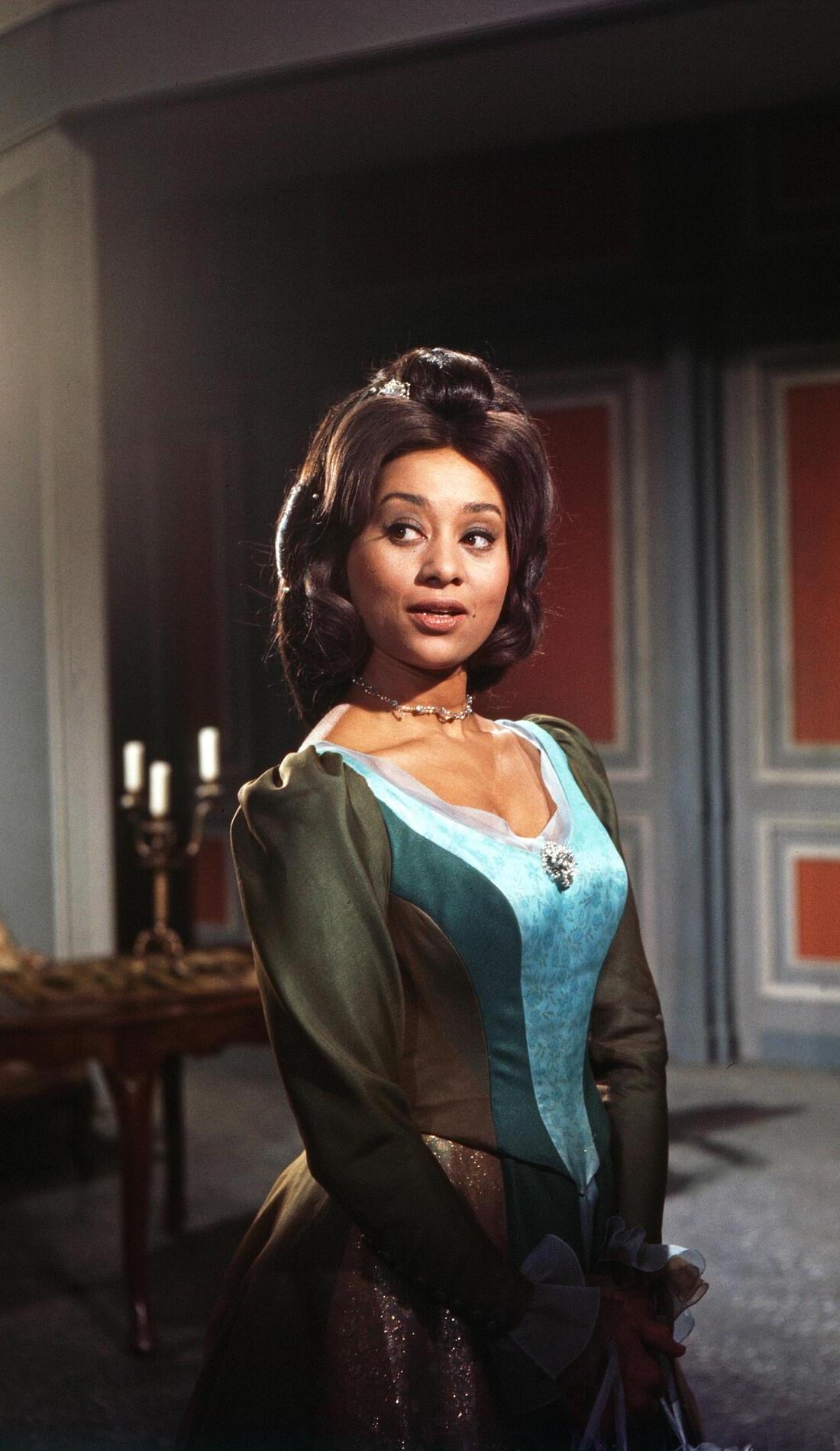 Reri Grist promotional image for upcoming events and ticket sales