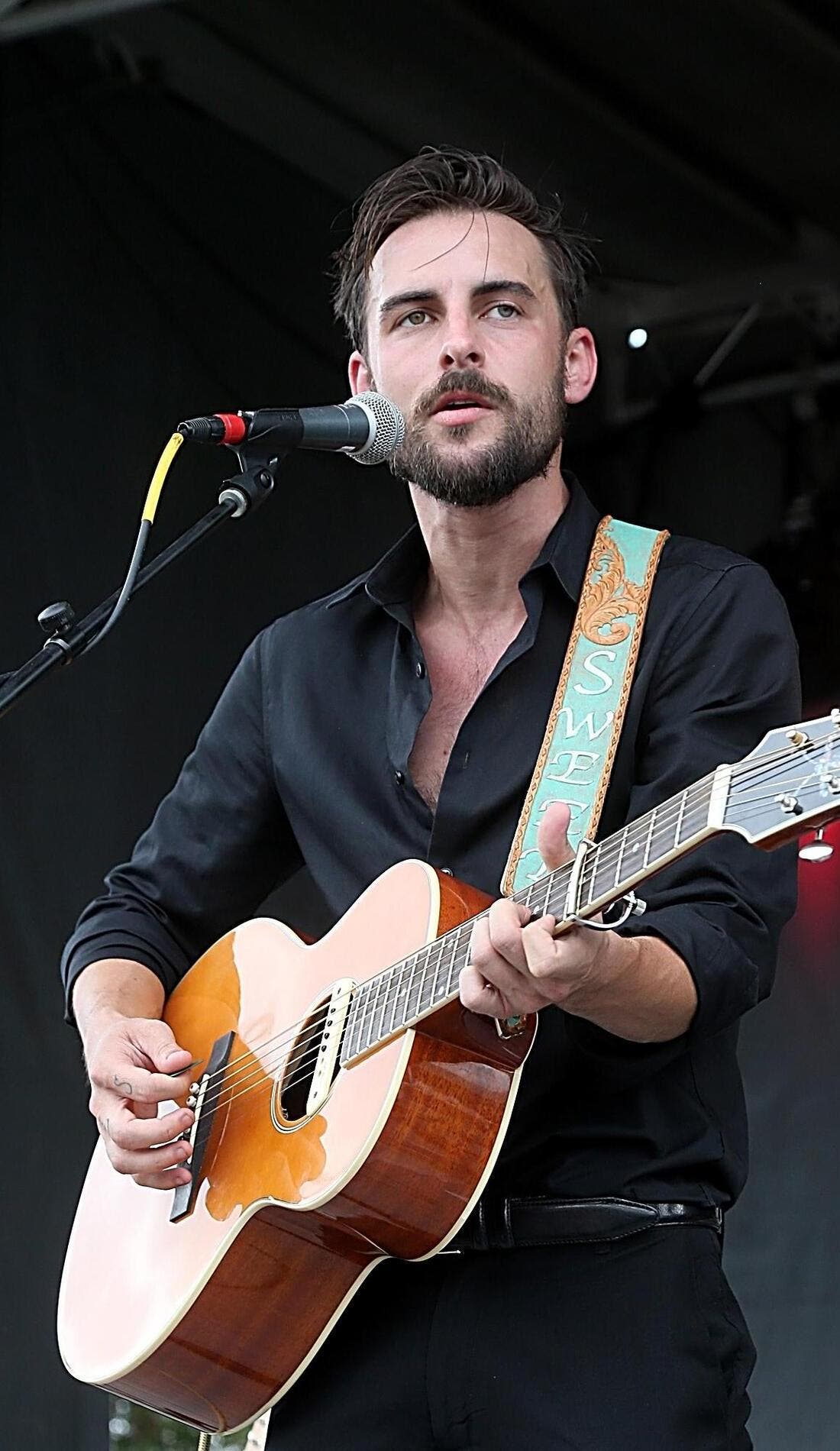 Robert Ellis promotional image for upcoming events and ticket sales