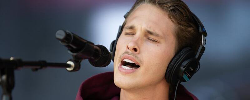 Ryan Beatty at Scoot Inn