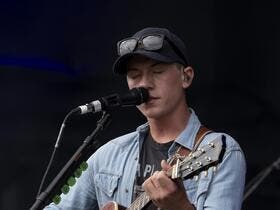 WAVE - Outdoor home performer