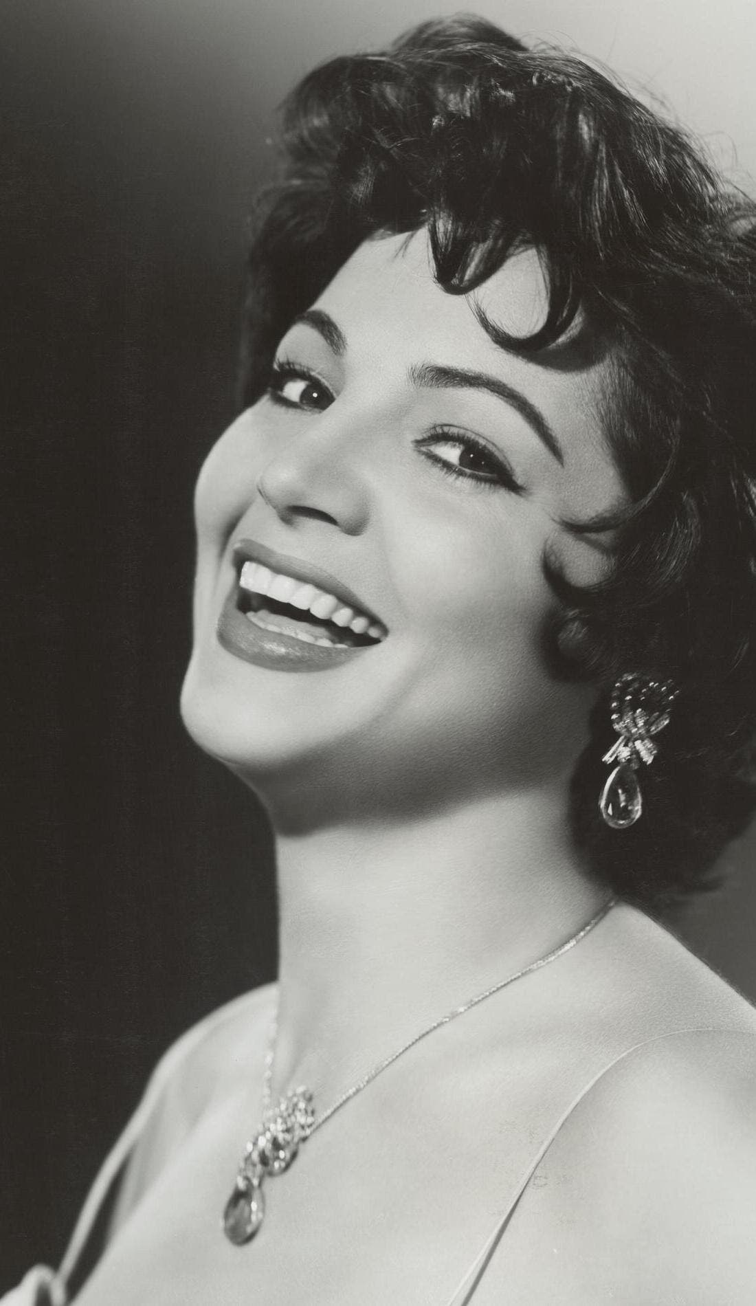Sara Montiel promotional image for upcoming events and ticket sales
