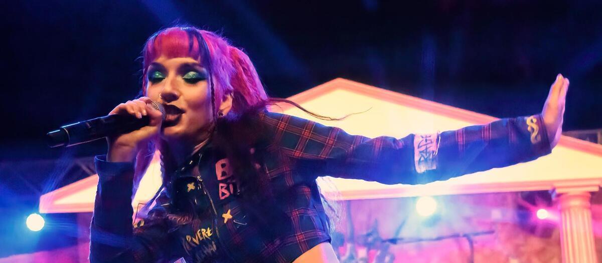 Scene Queen - Delmar Hall