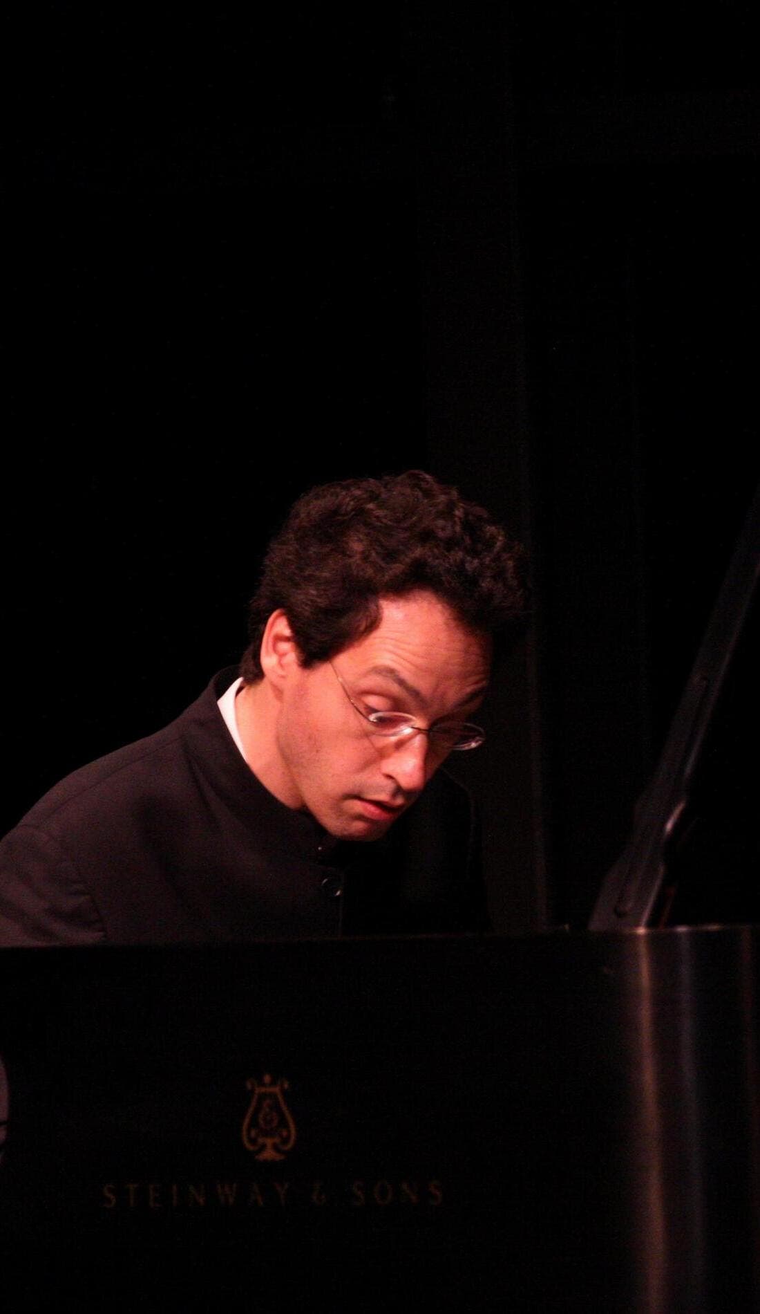 Shai Wosner promotional image for upcoming events and ticket sales