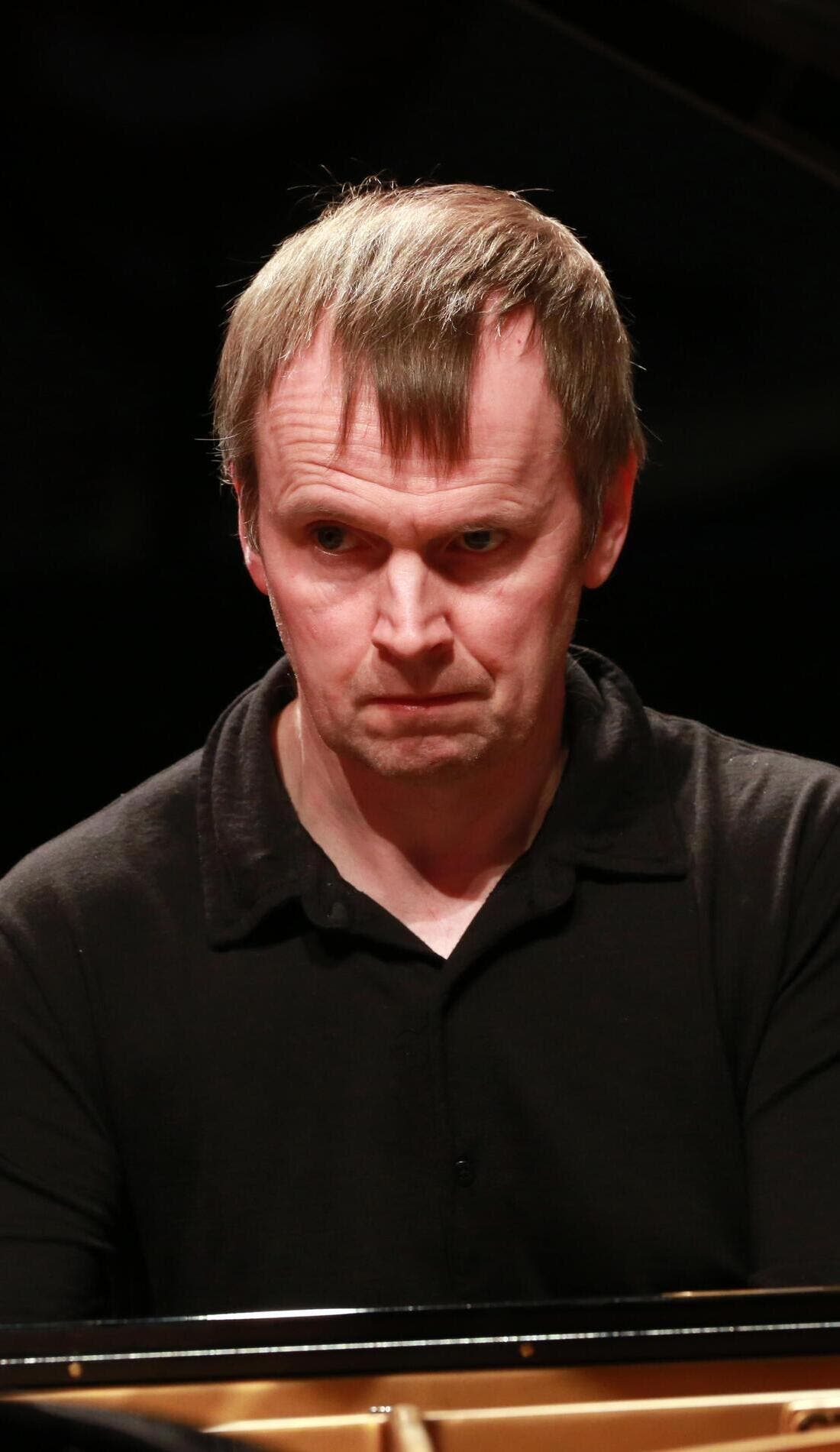 Steven Osborne promotional image for upcoming events and ticket sales