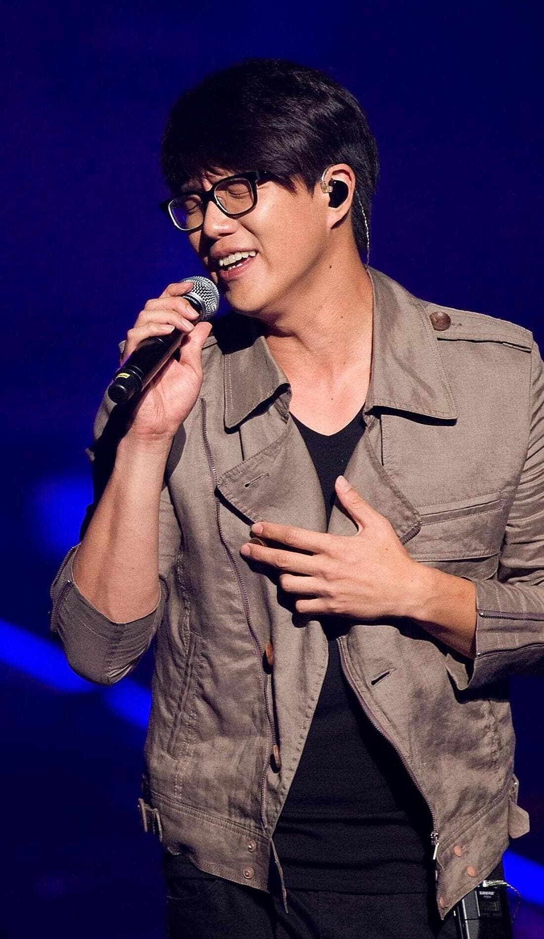 Sung Si Kyung promotional image for upcoming events and ticket sales